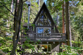 A-Frame Retreat by AvantStay Modern Interiors 2 Decks Views